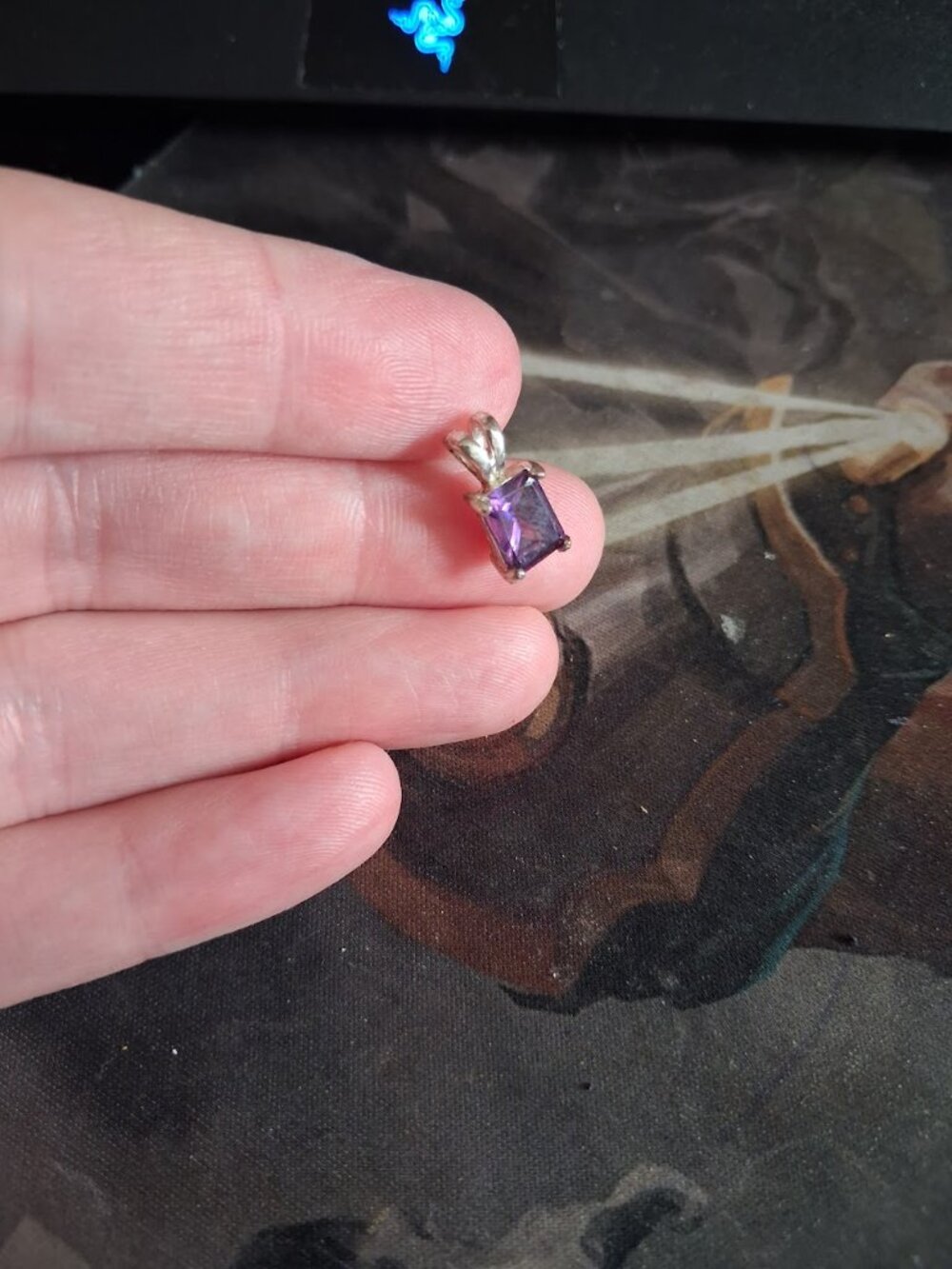 Purple stoned pendant - Picture 2 of 3